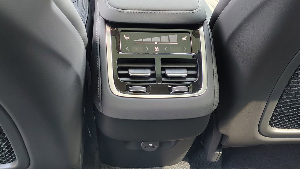 2026 Volvo Xc90 B6 Plus