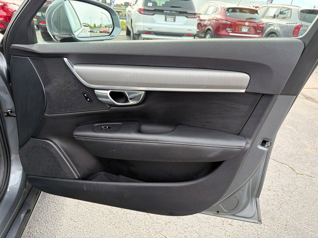 2017 Volvo S90 T6 Momentum