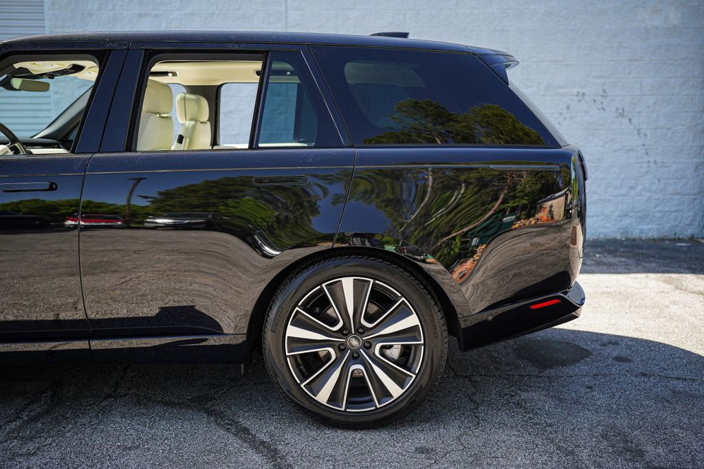 2025 Land Rover Range Rover SE