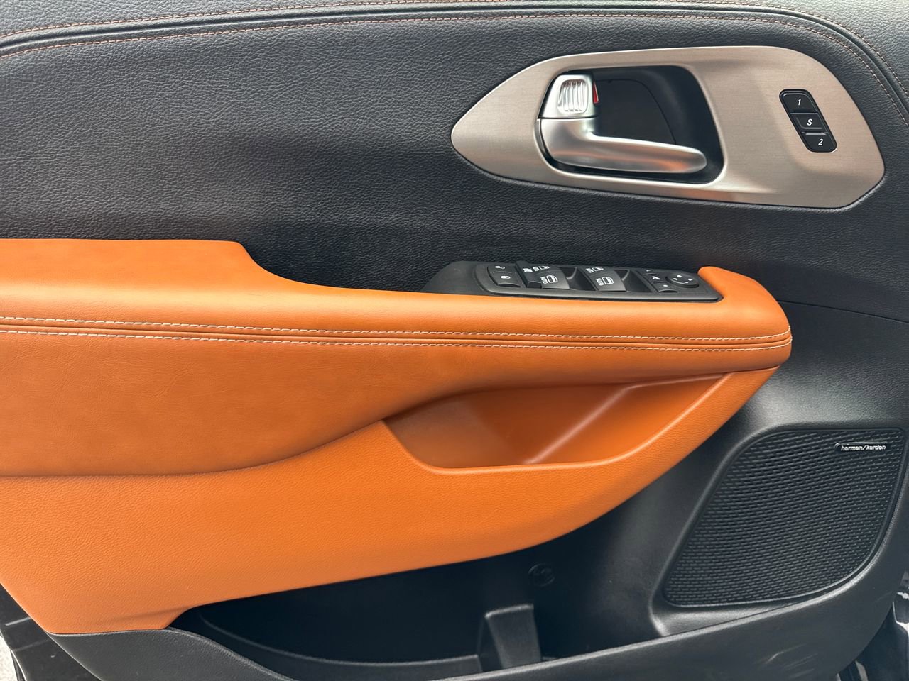 2025 Chrysler Pacifica Pinnacle