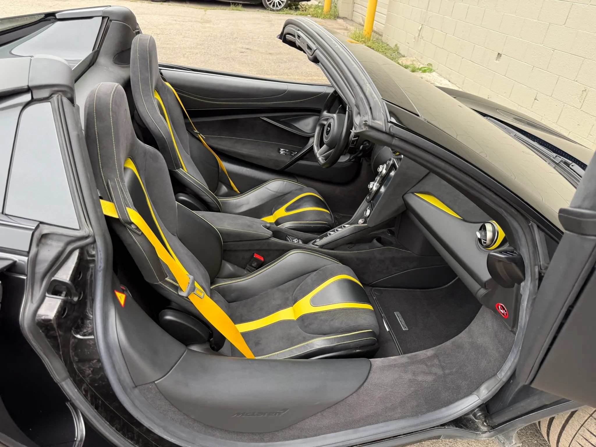 Used 2022 McLaren 720S Performance photo 35