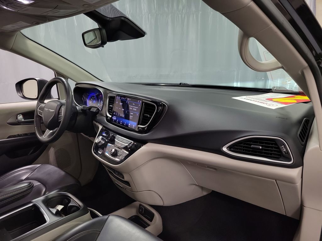 2023 Chrysler Pacifica Touring-L