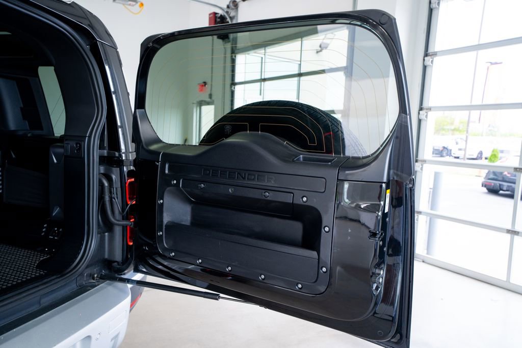 2025 Land Rover Defender 110 S