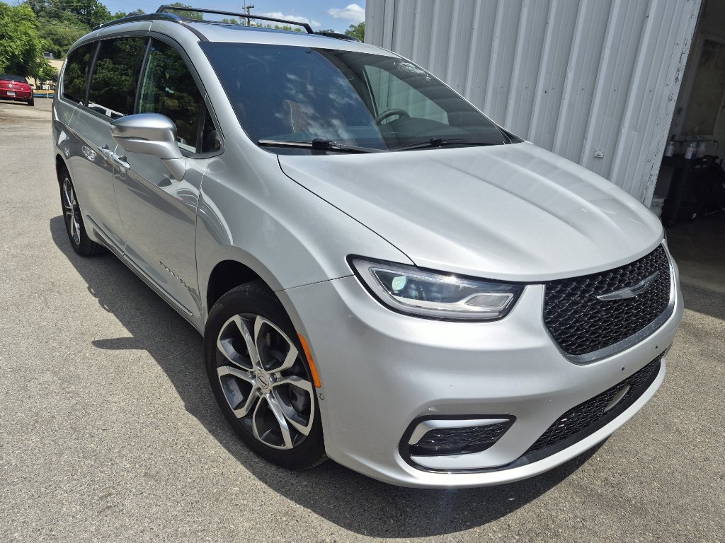 Used 2024 Chrysler Pacifica Pinnacle w/ Trailer Tow Group
