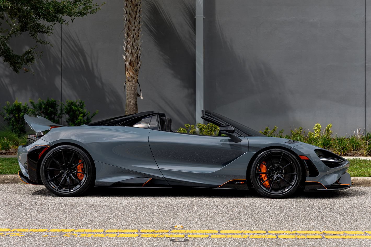 Used 2022 McLaren 765LT photo 11