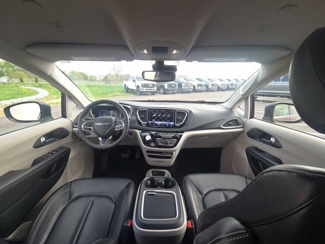 2023 Chrysler Pacifica Touring-L