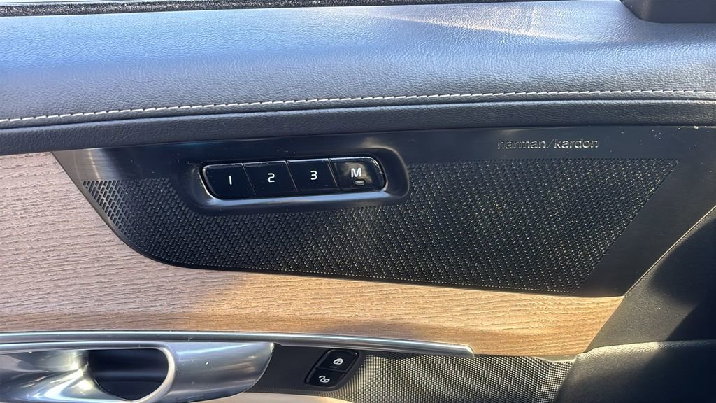 2025 Volvo Xc90 B5 Plus