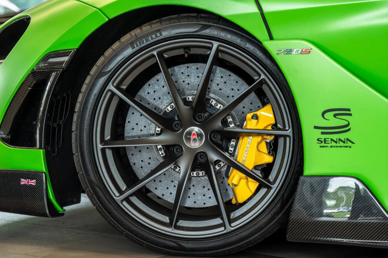 Used 2018 McLaren 720S Performance photo 32