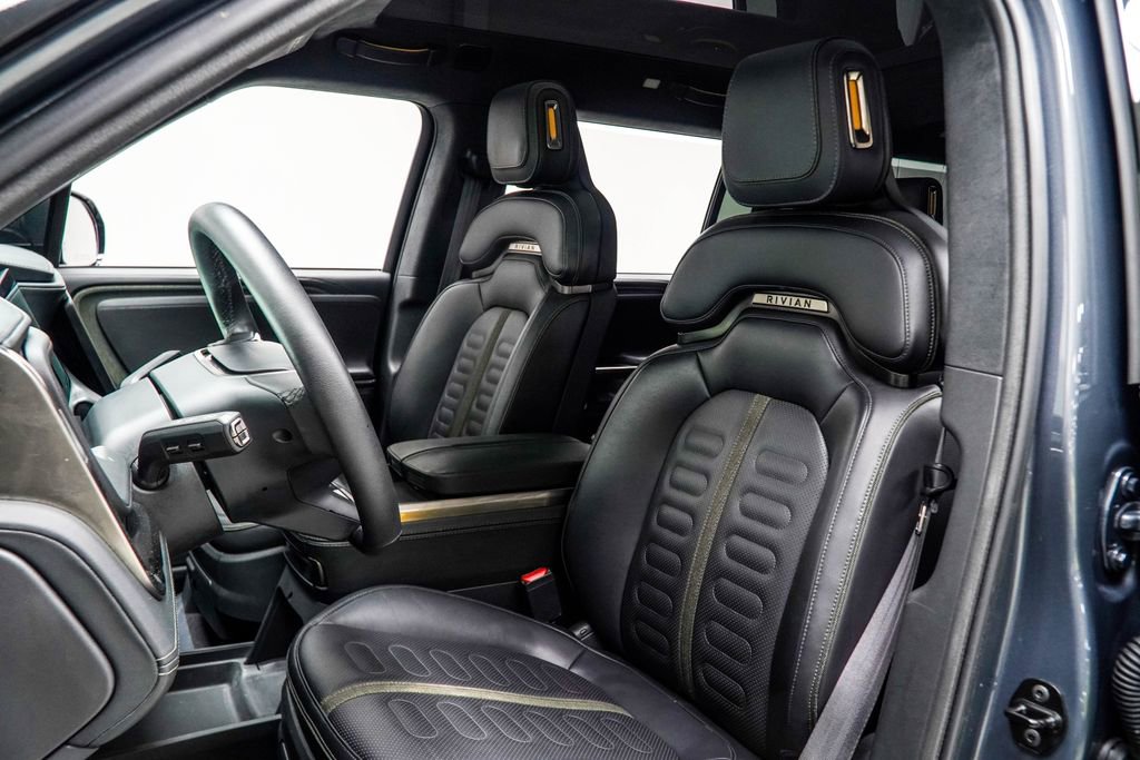 2024 Rivian R1S Adventure