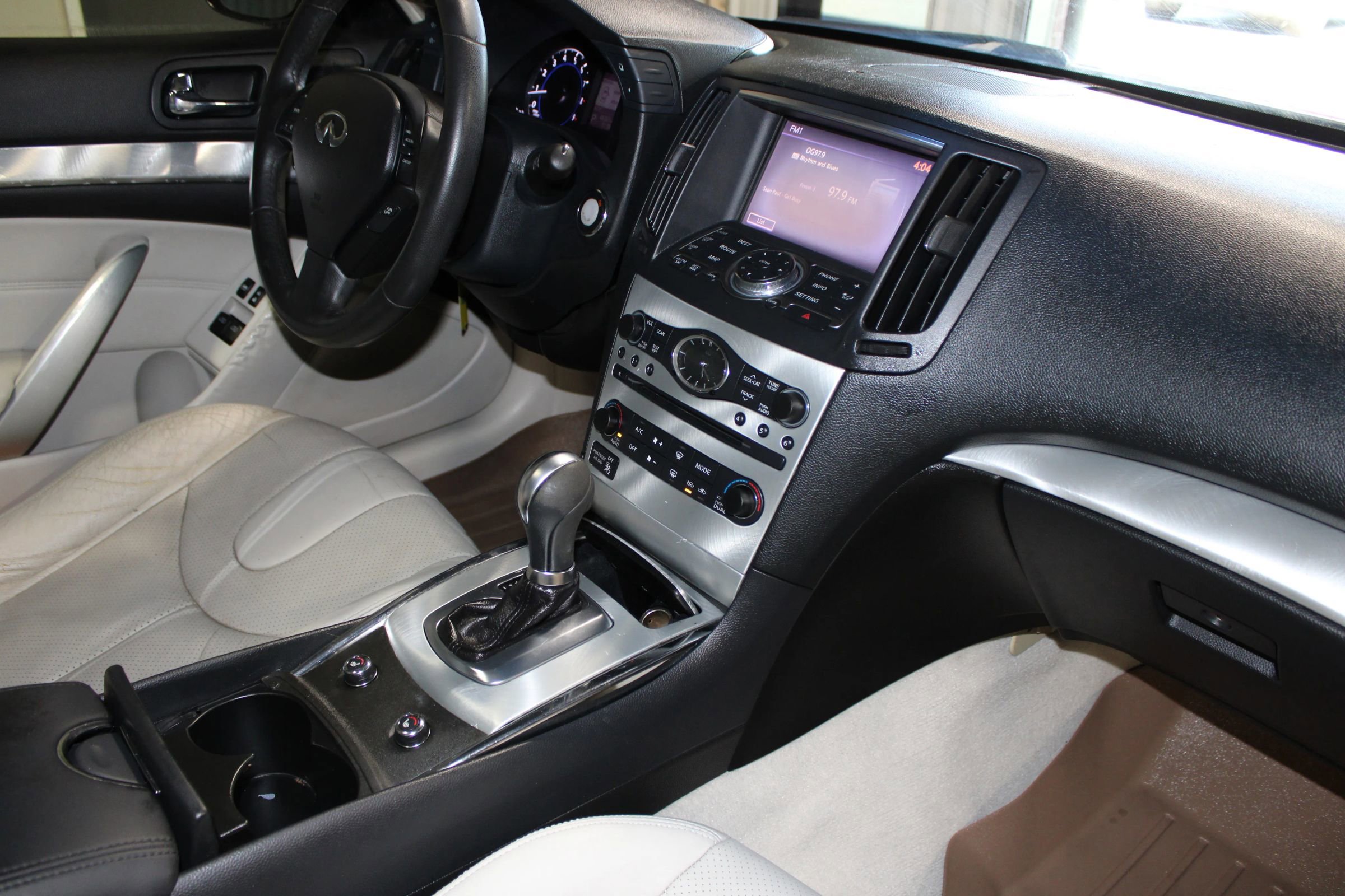 2015 INFINITI Q60 Journey