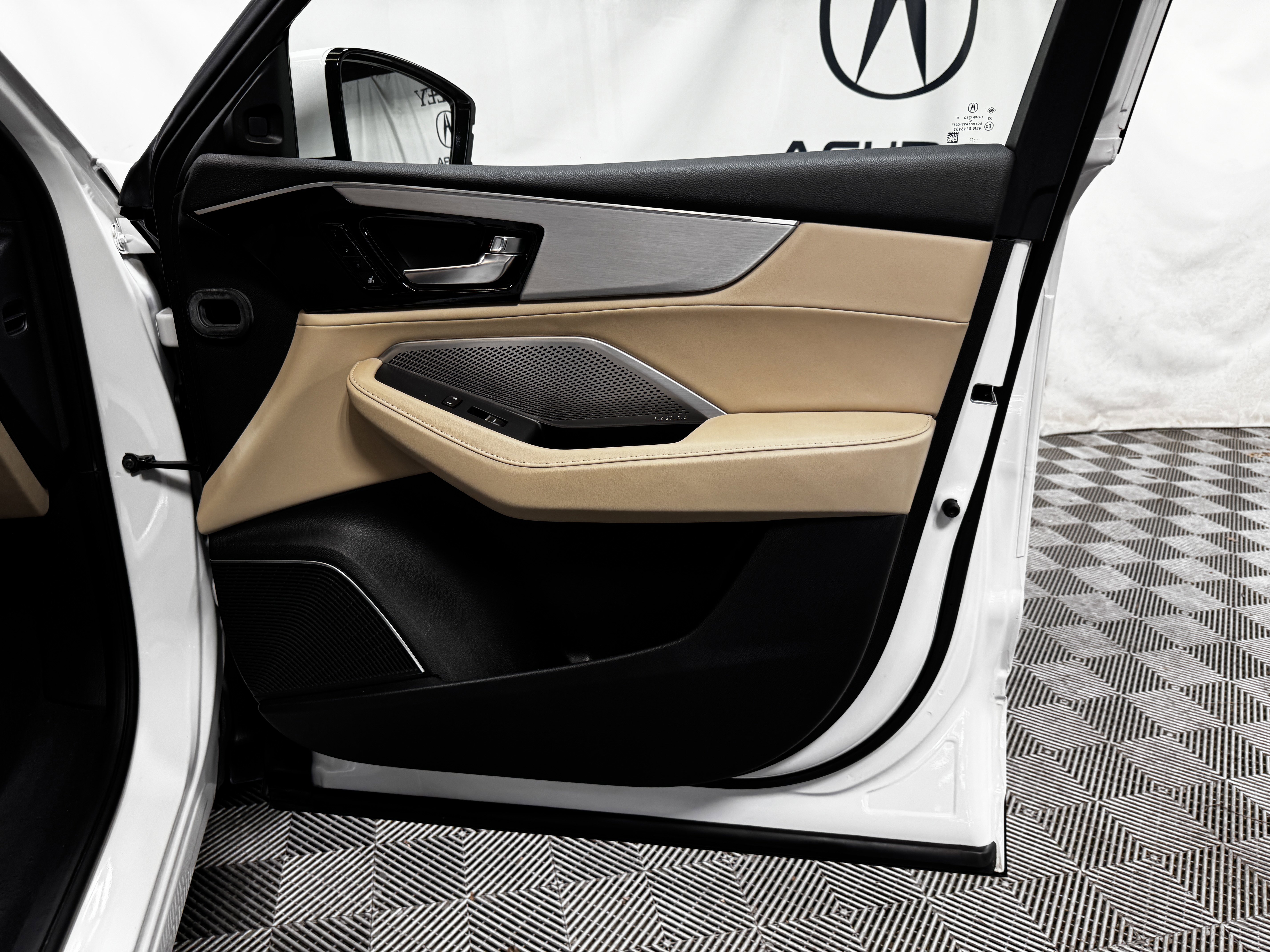 2023 Acura MDX FWD w/ Technology Package