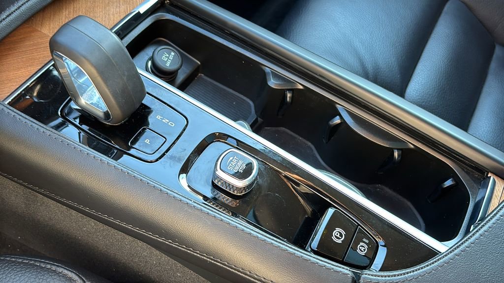 2023 Volvo Xc90 B6 Core