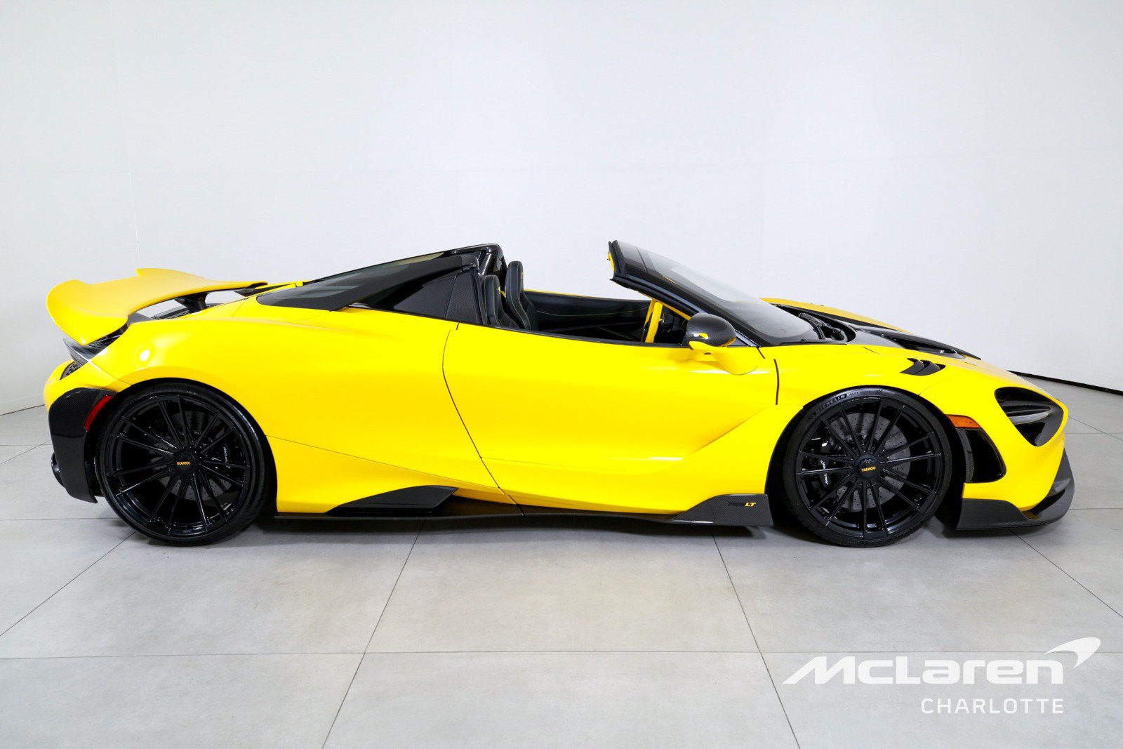 Used 2022 McLaren 765LT photo 11