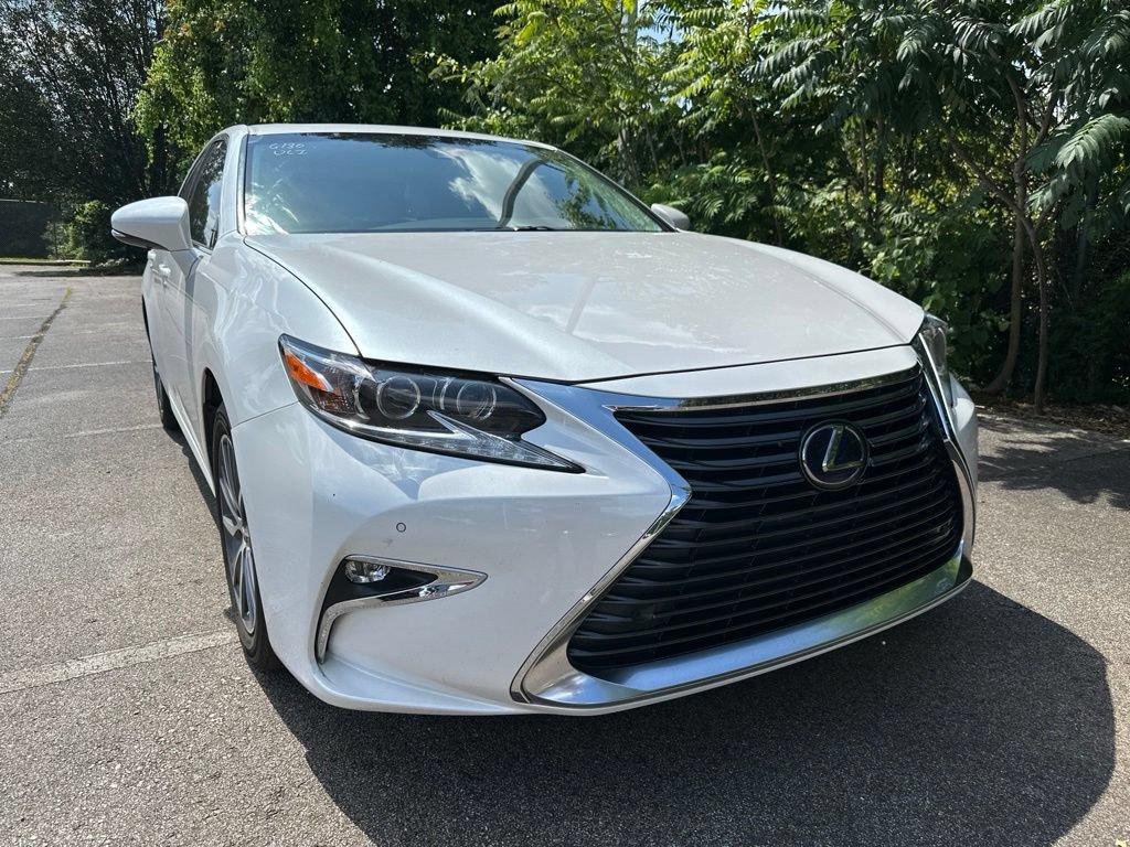 Used 2018 Lexus ES 300h w/ Luxury Package
