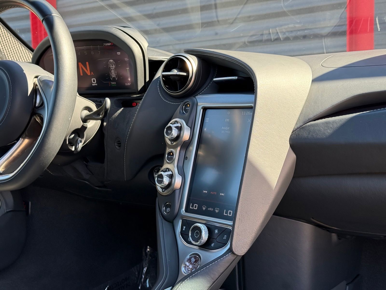 Used 2018 McLaren 720S Luxury photo 29