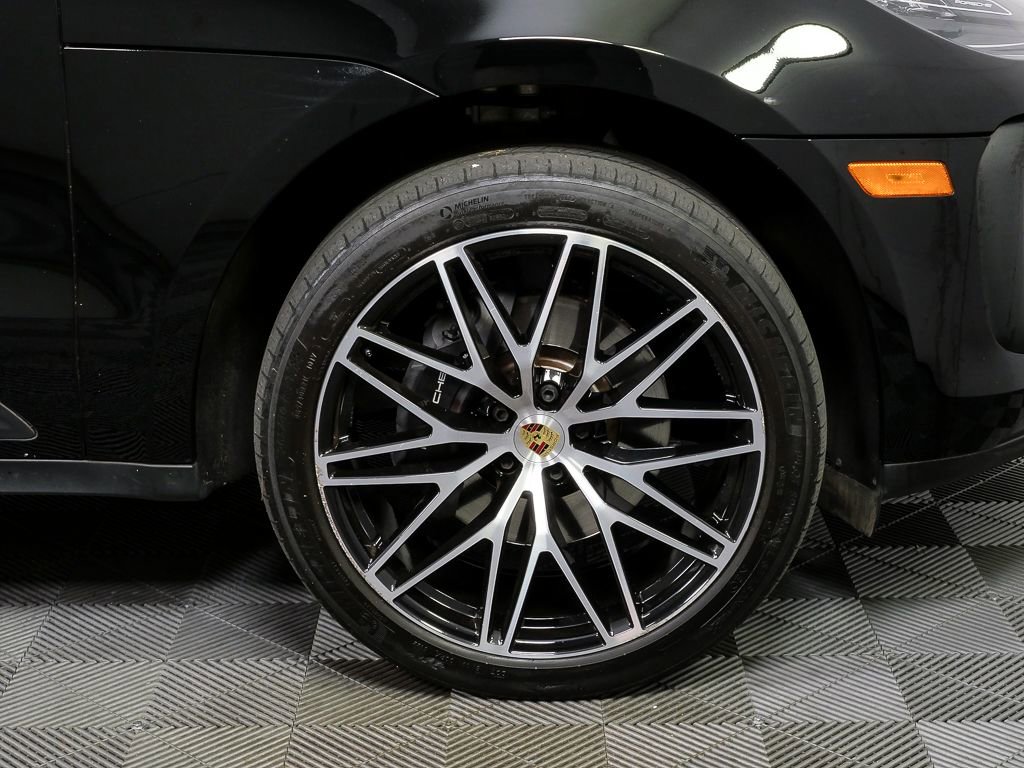 2023 Porsche Macan Turbo
