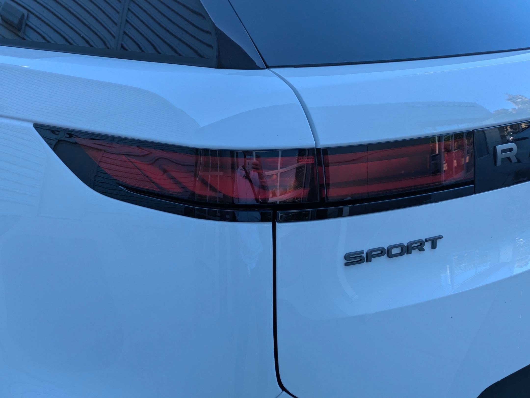 2026 Land Rover Range Rover Sport SE