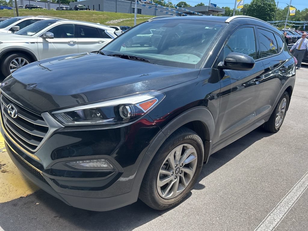 Used 2017 Hyundai Tucson SE w/ SE Popular Package 02