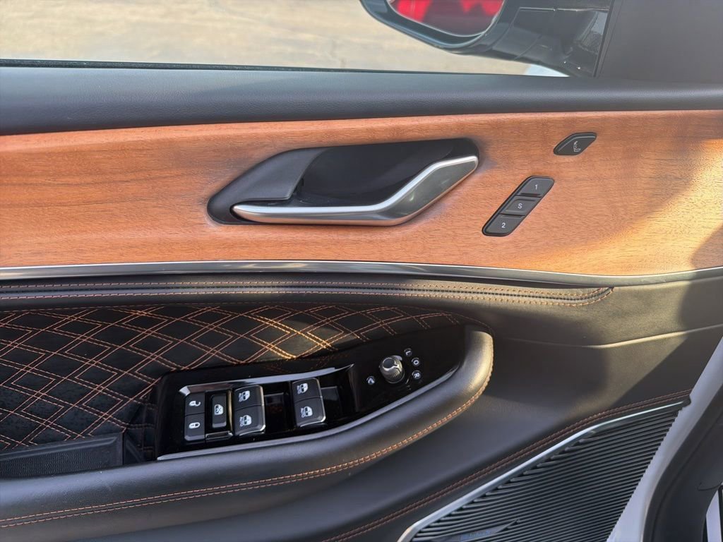 2022 Jeep Grand Cherokee Summit