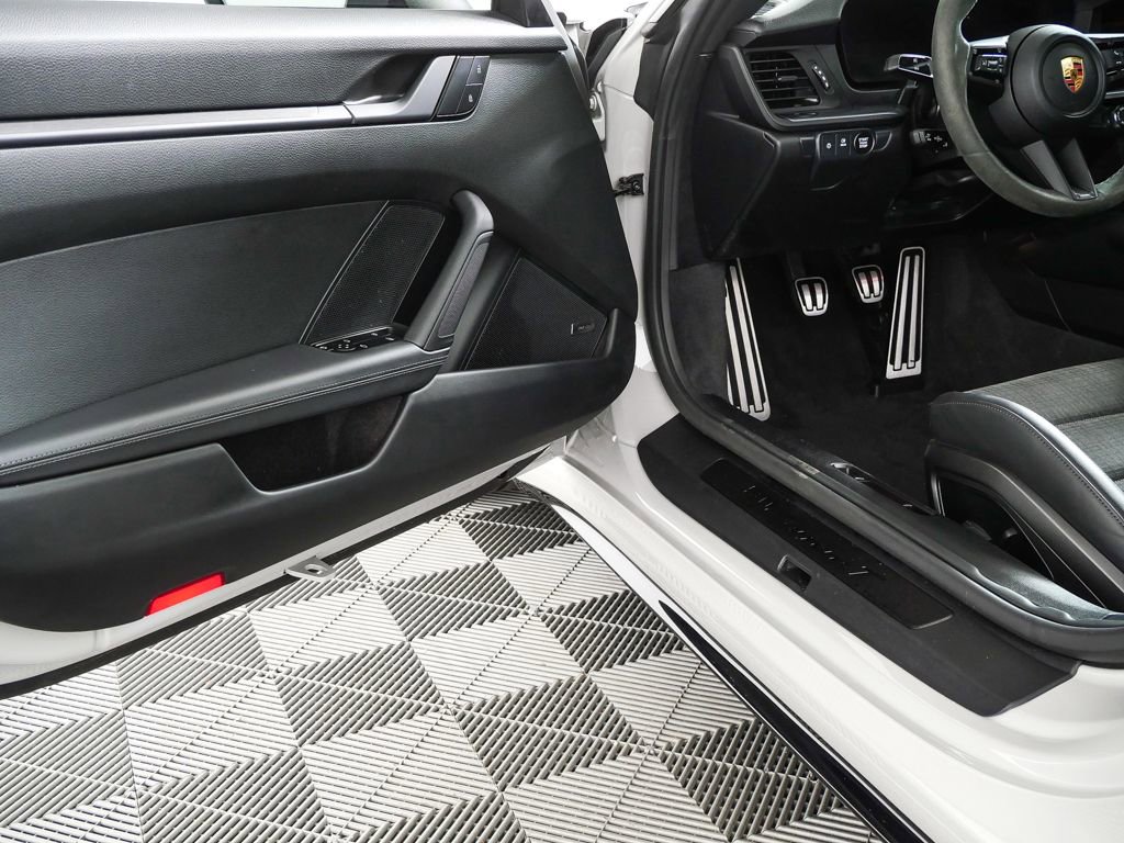 2025 Porsche 911 Carrera