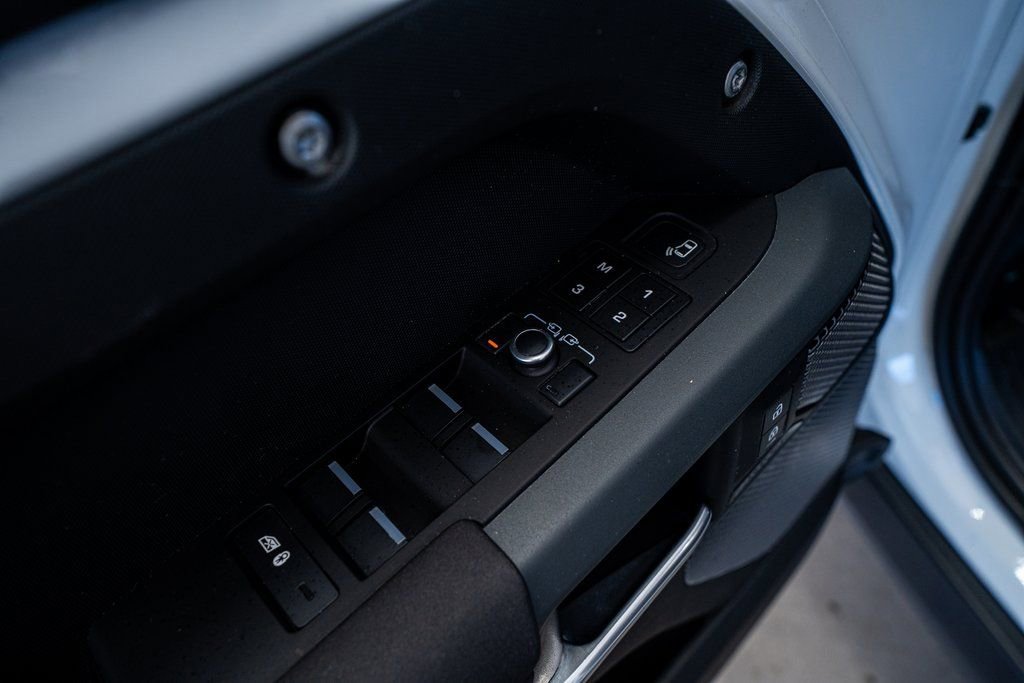 2023 Land Rover Defender 110 X-Dynamic SE