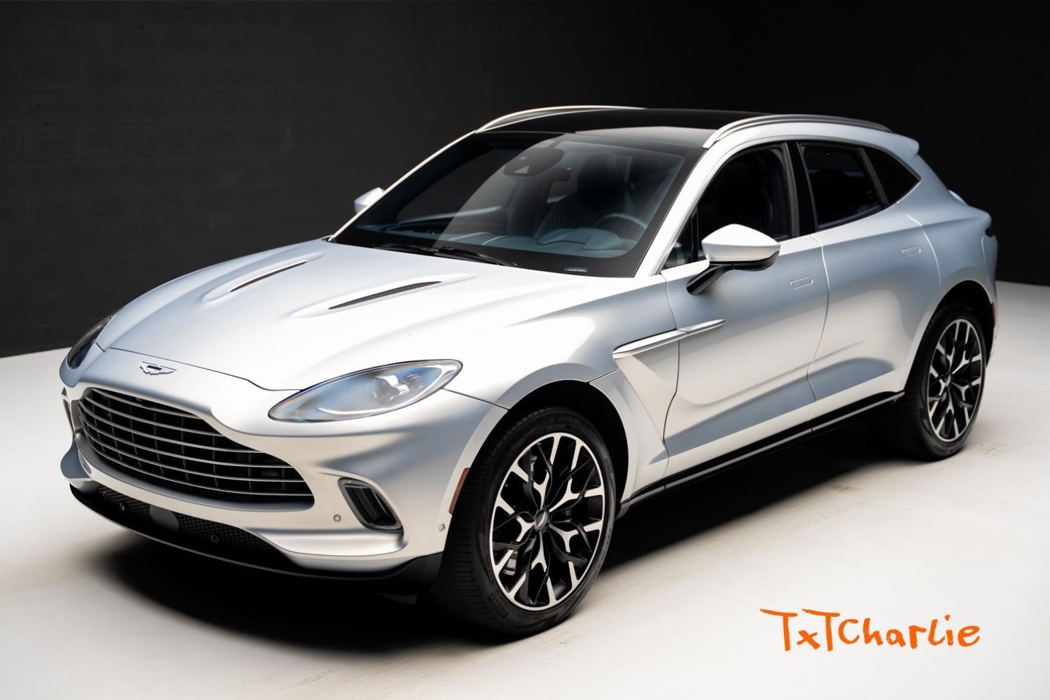 2021 Aston Martin DBX Base
