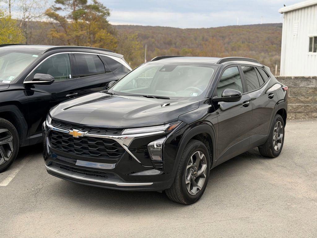 Used 2025 Chevrolet Trax LT