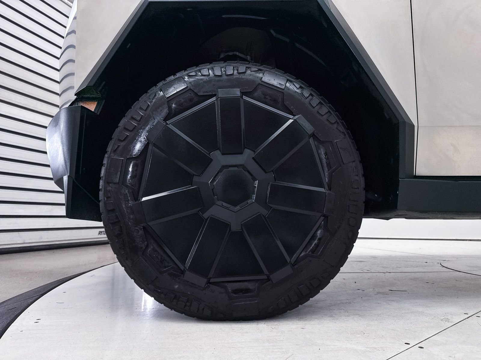 2024 Tesla Cybertruck AWD Crew Cab