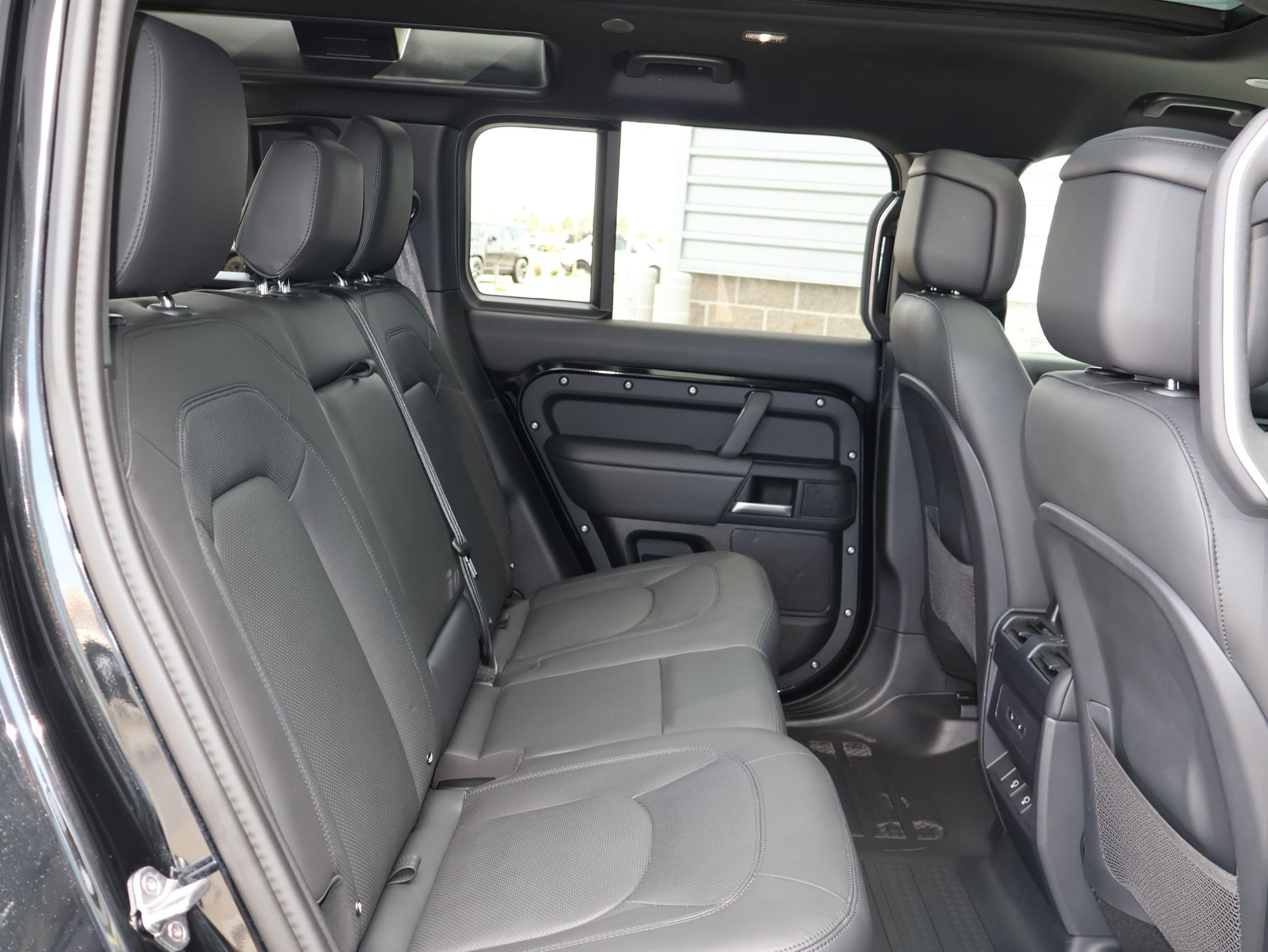 2025 Land Rover Defender 110 S