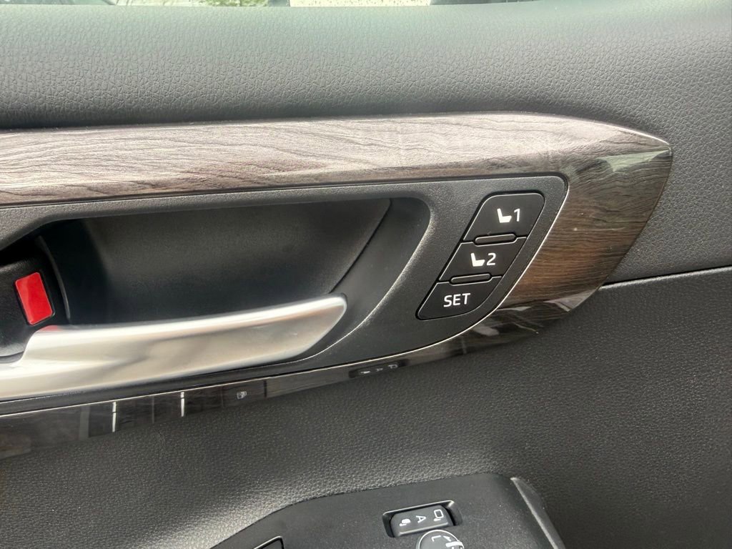 2025 Toyota Highlander Platinum