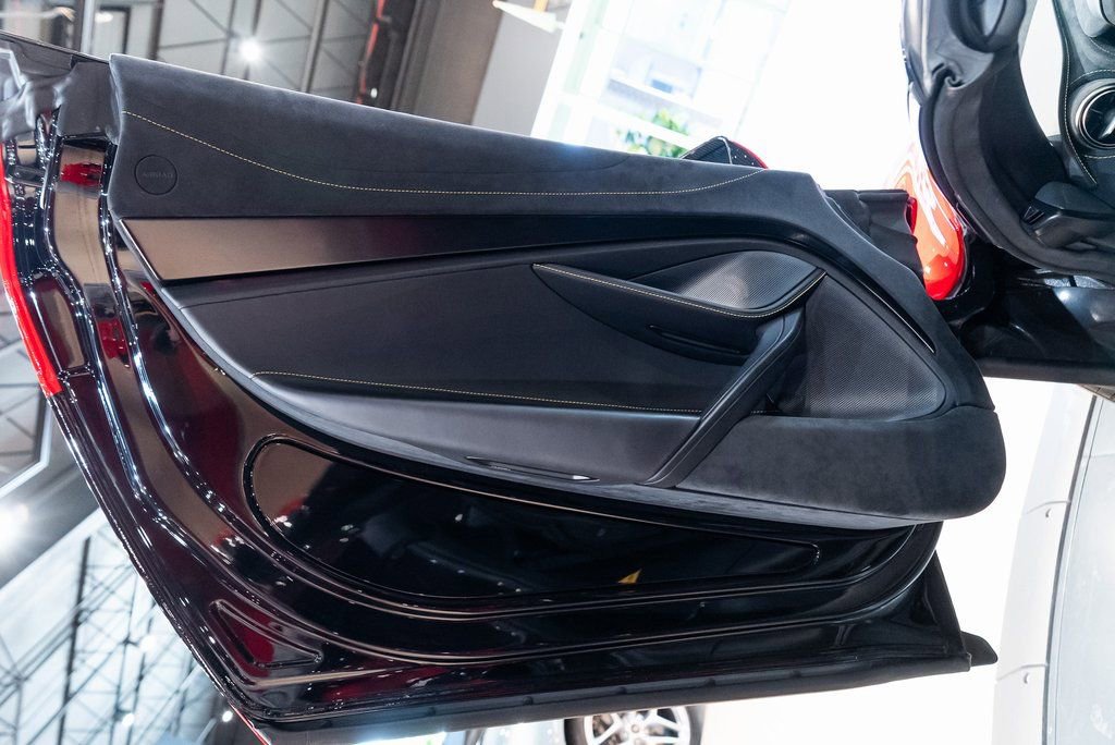 Used 2022 McLaren 720S Spider photo 17