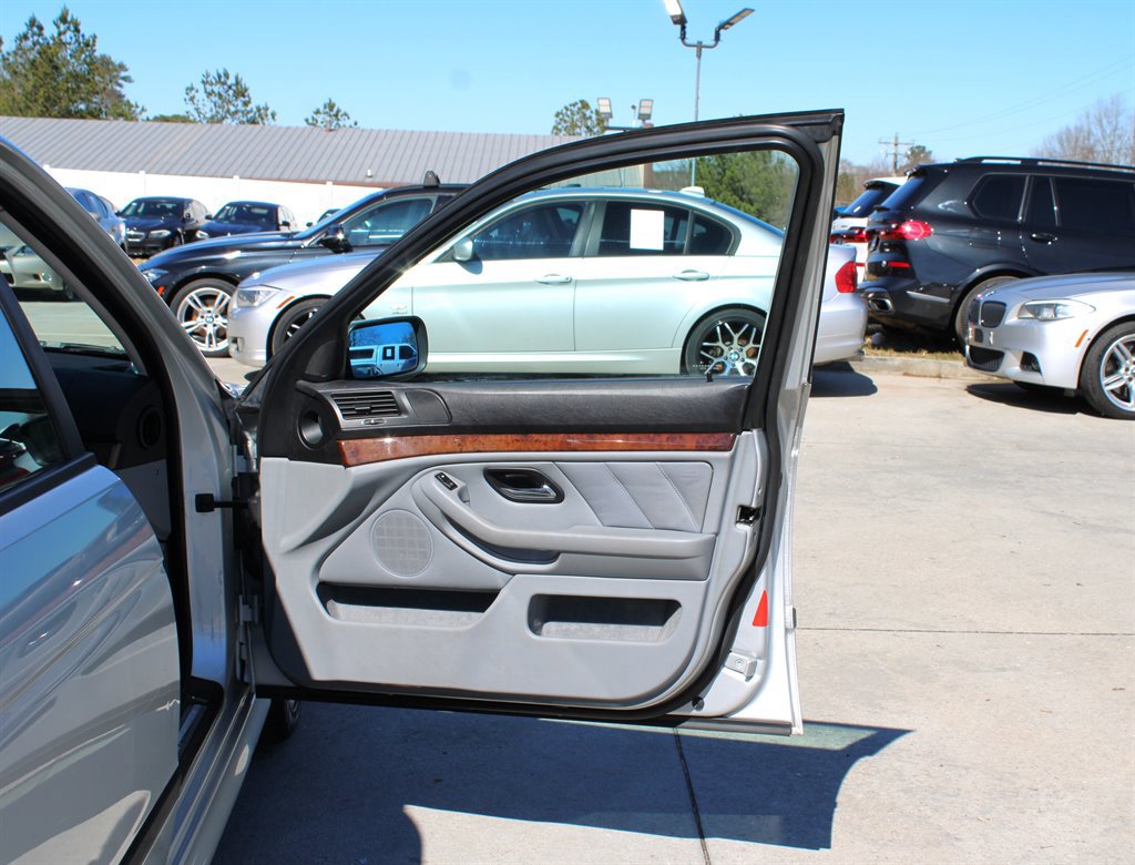 2000 BMW 540i Sedan