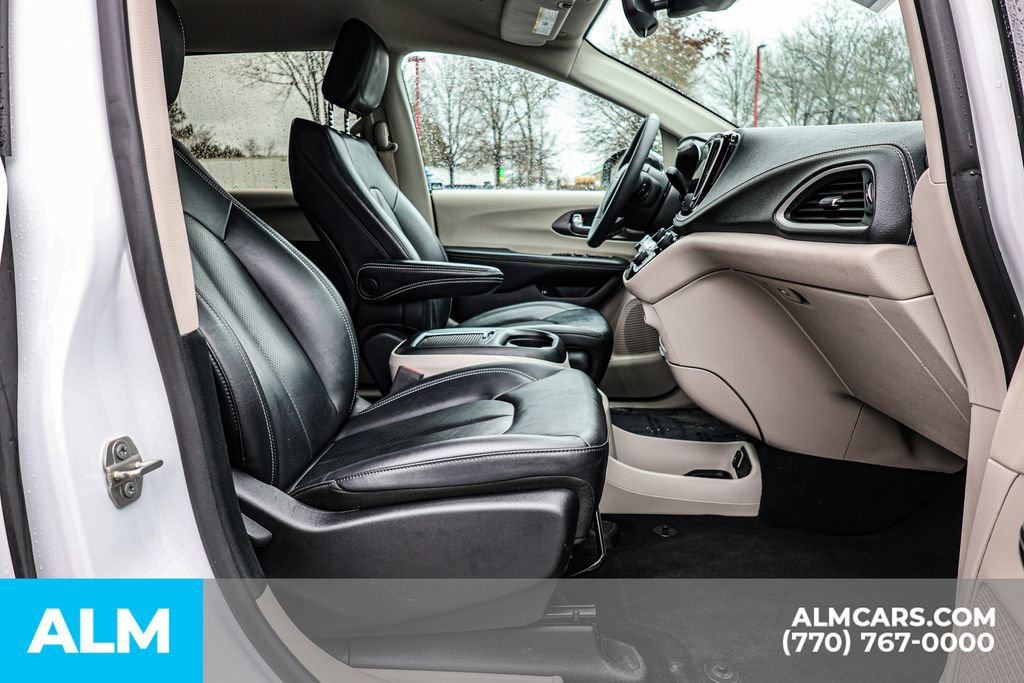 2024 Chrysler Pacifica Select