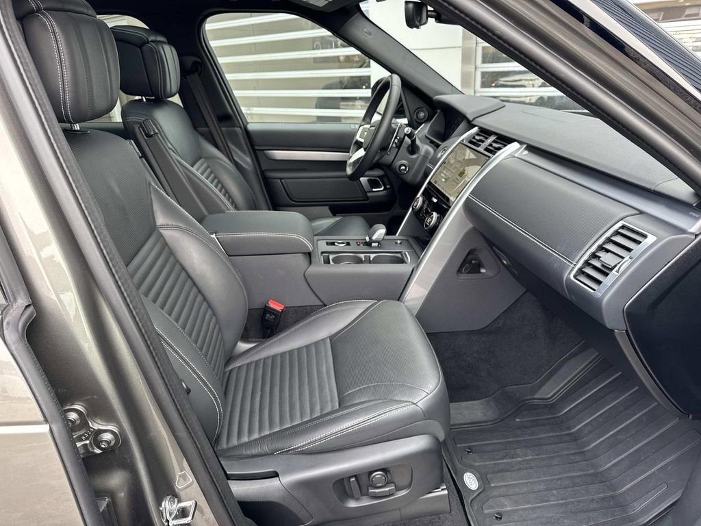 2025 Land Rover Discovery Dynamic SE