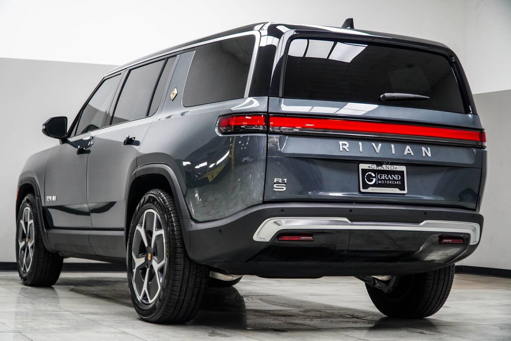2024 Rivian R1S Adventure