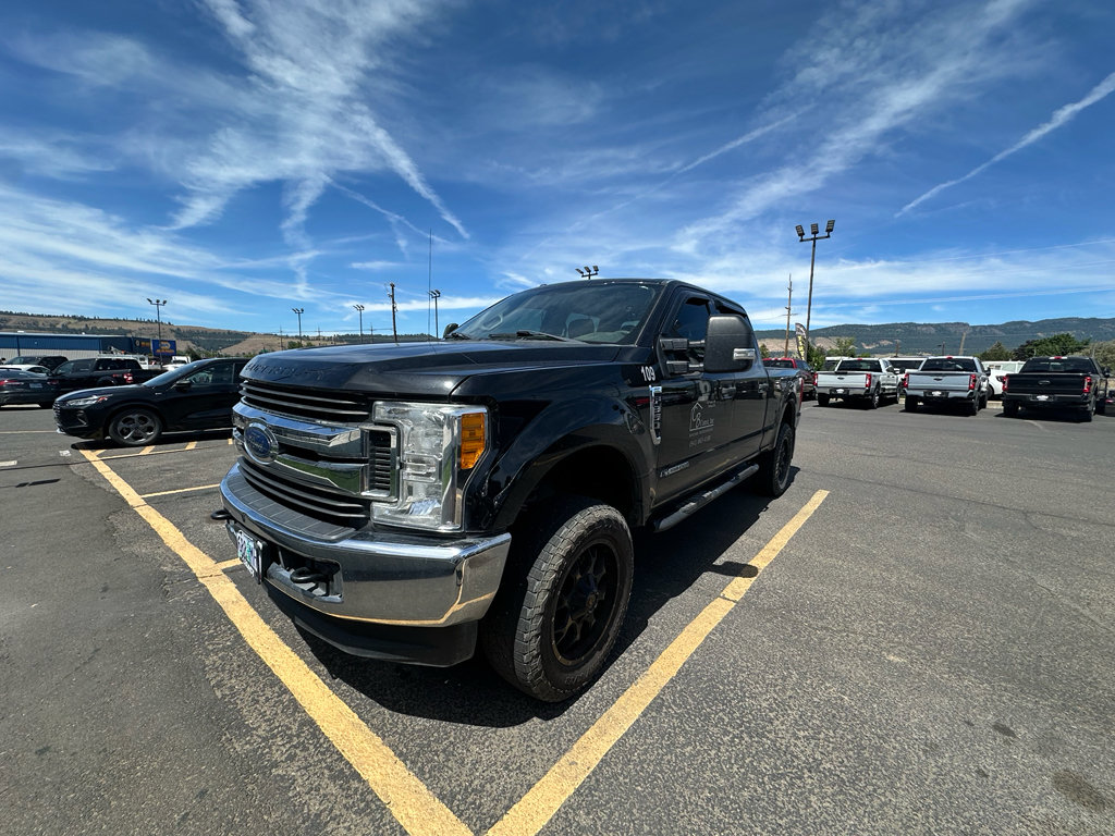 Used 2017 Ford F350 XLT w/ Camper Package