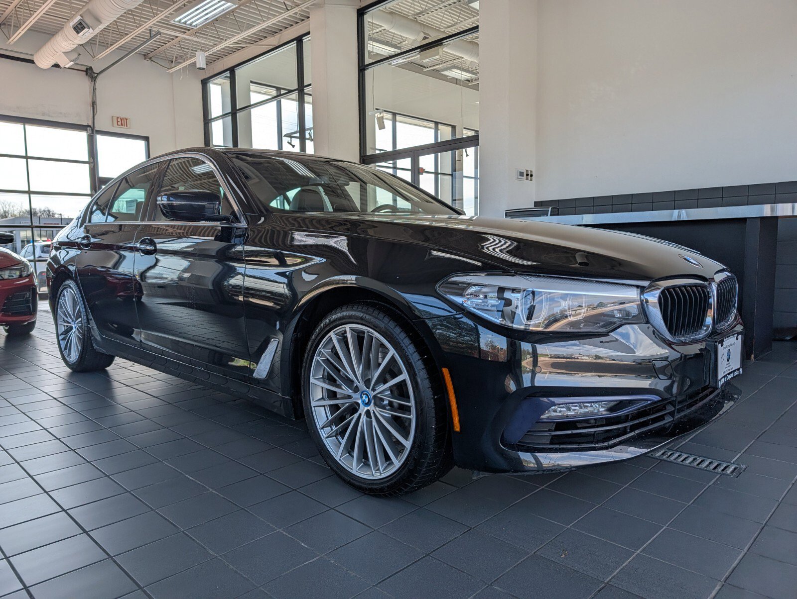 Used 2018 BMW 530e xDrive w/ Premium Package 2
