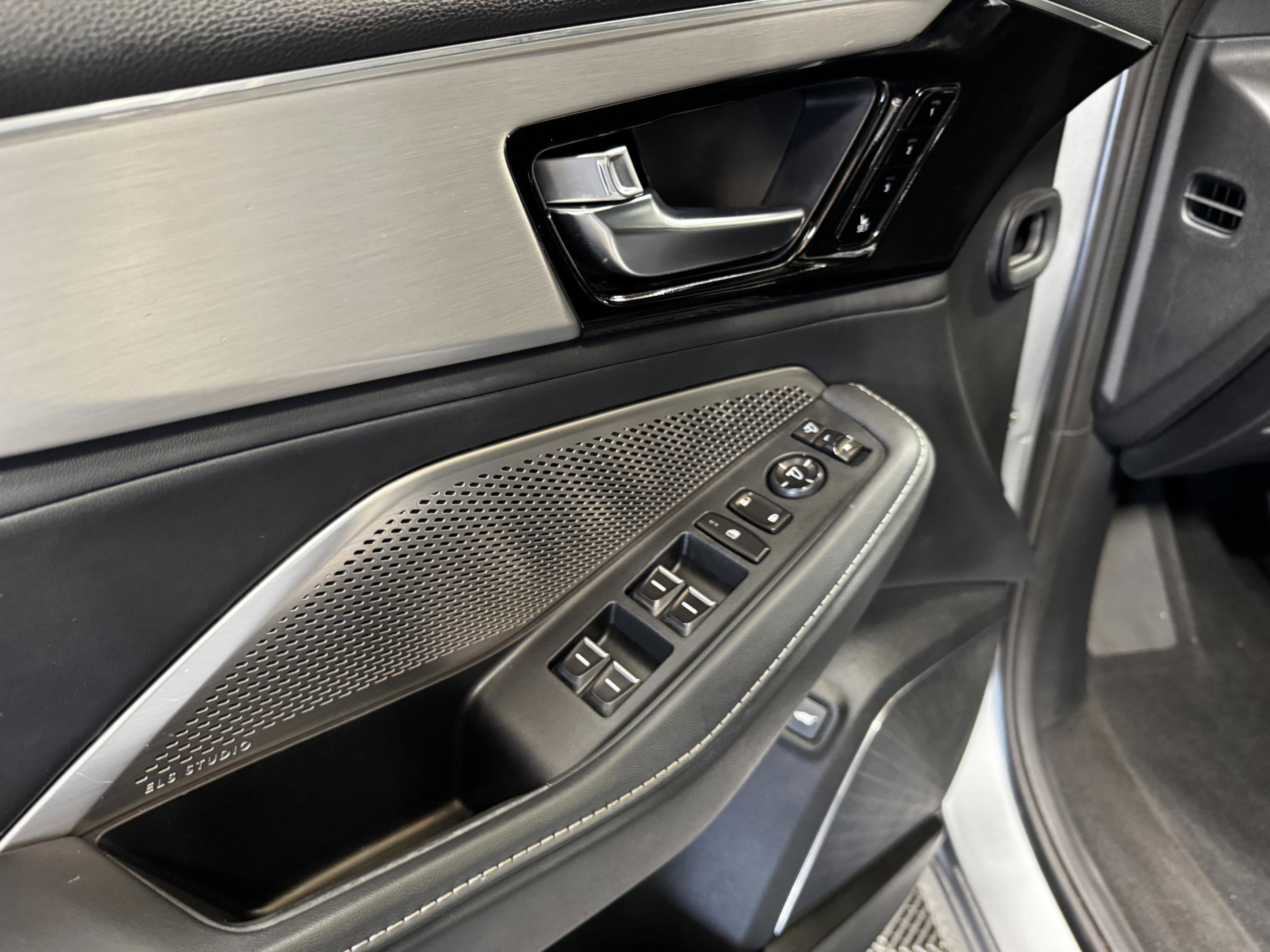 2023 Acura MDX FWD w/ Technology Package