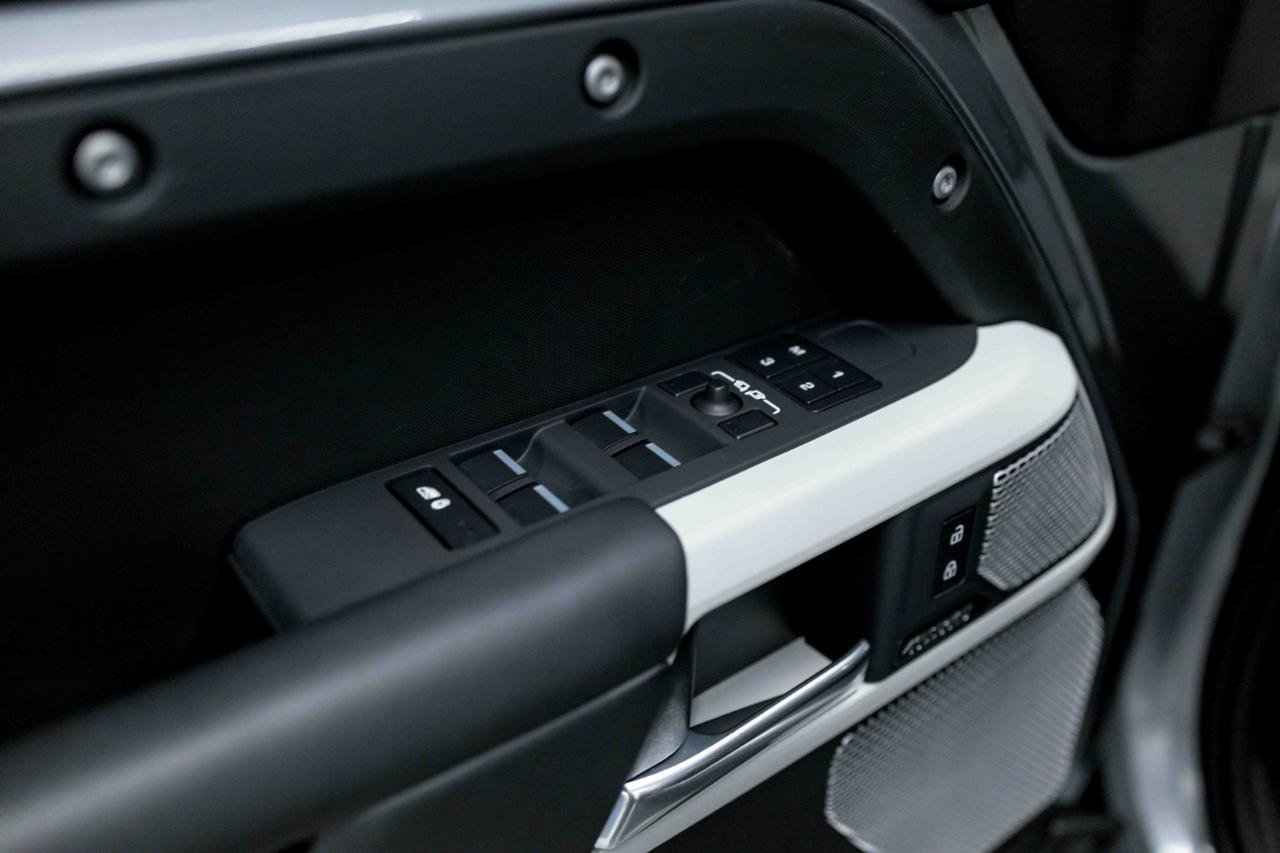 2023 Land Rover Defender 130 SE