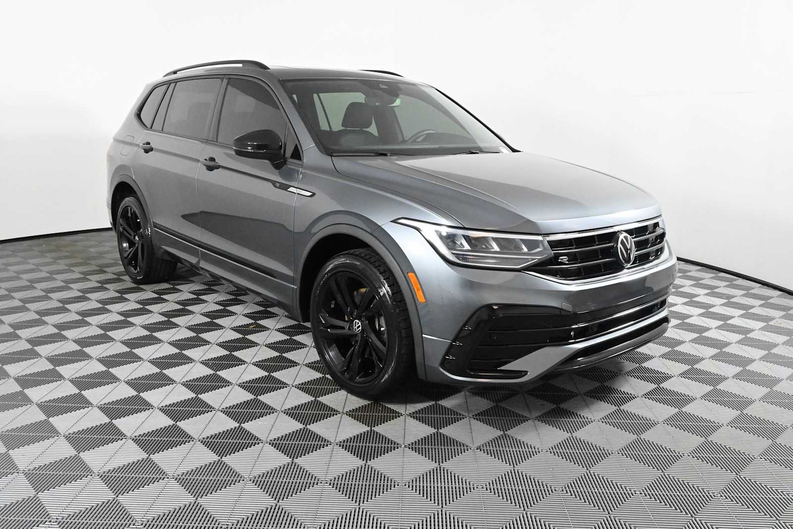 Certified 2023 Volkswagen Tiguan SE R-Line