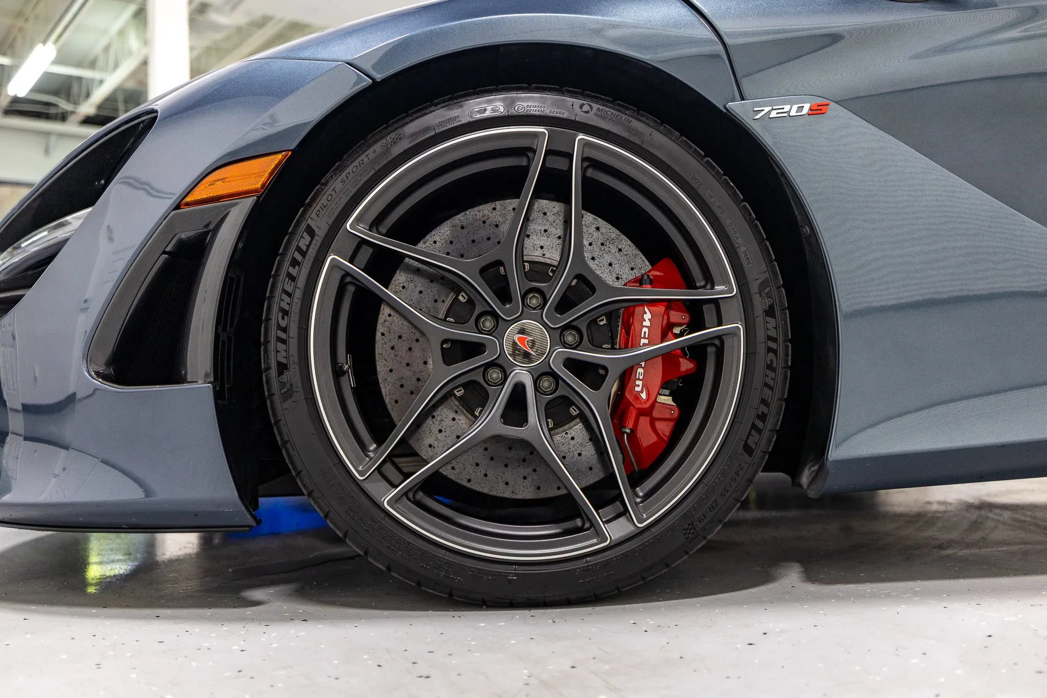 Used 2018 McLaren 720S Performance photo 18