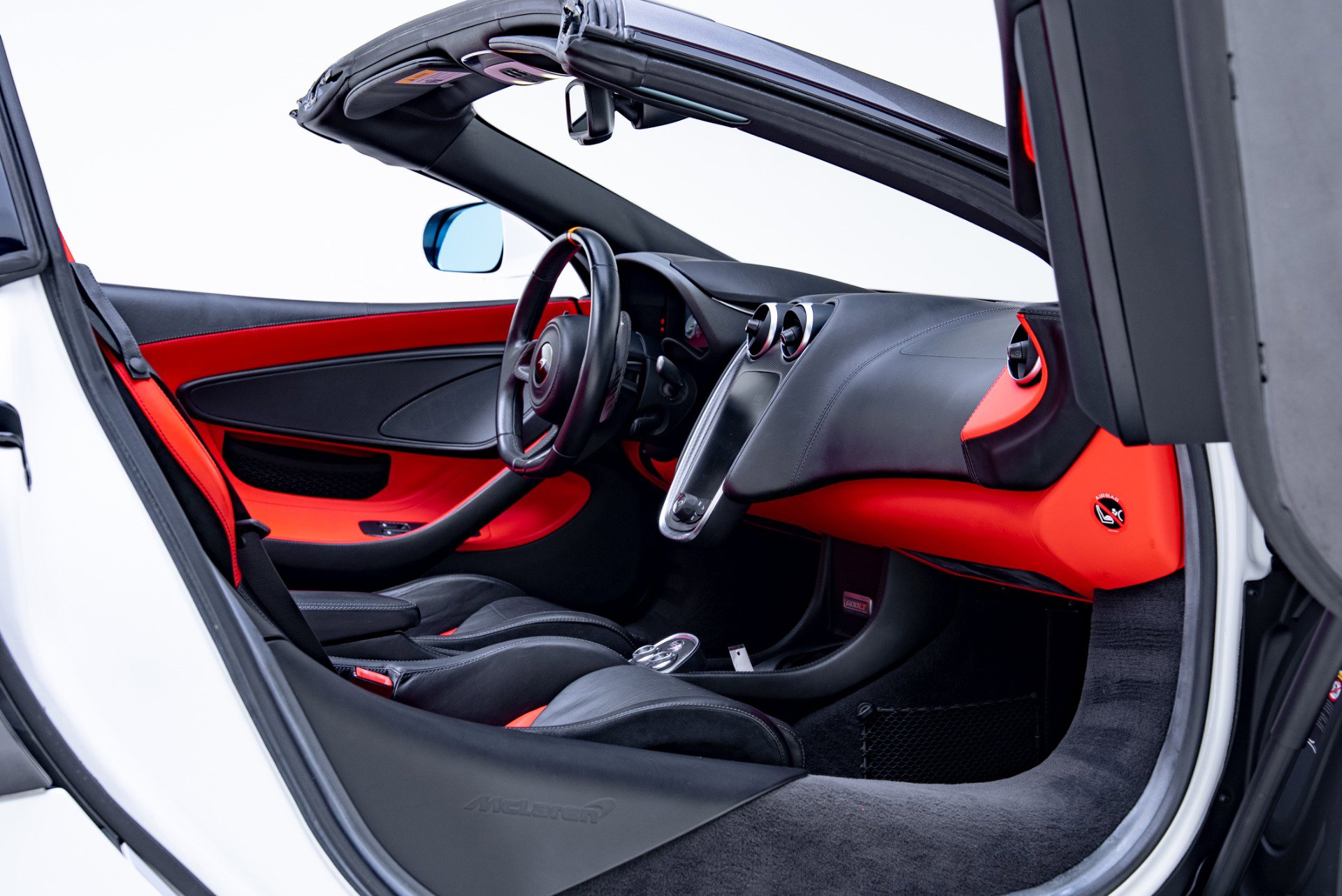 Used 2020 McLaren 600LT Spider photo 18