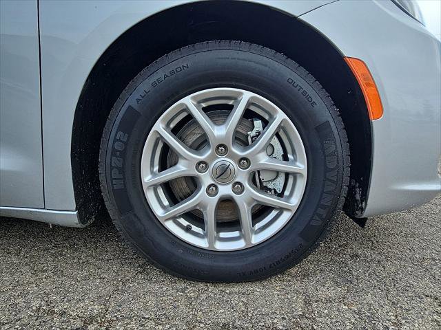 2024 Chrysler Pacifica Touring-L