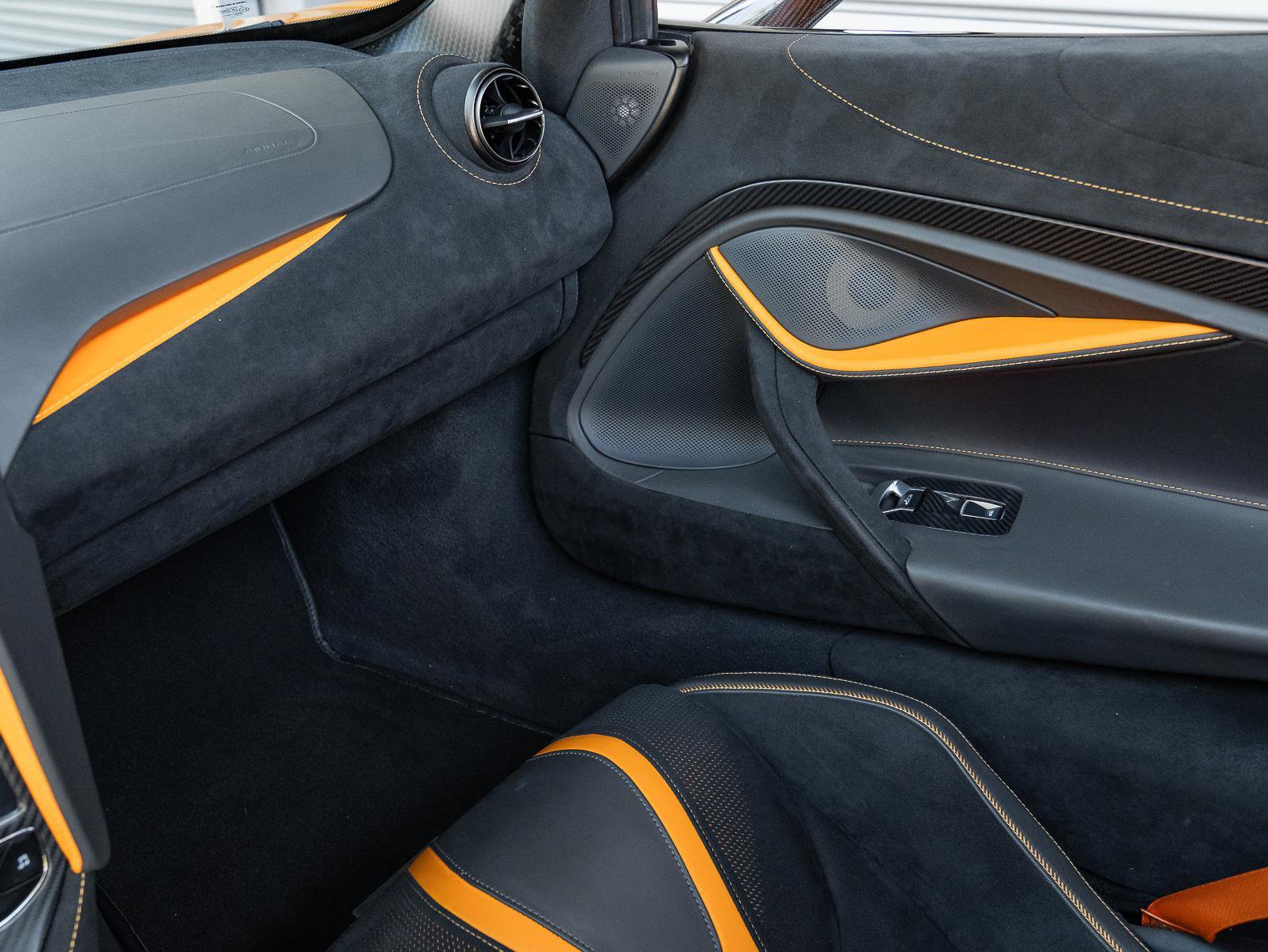 Used 2022 McLaren 720S Performance photo 34