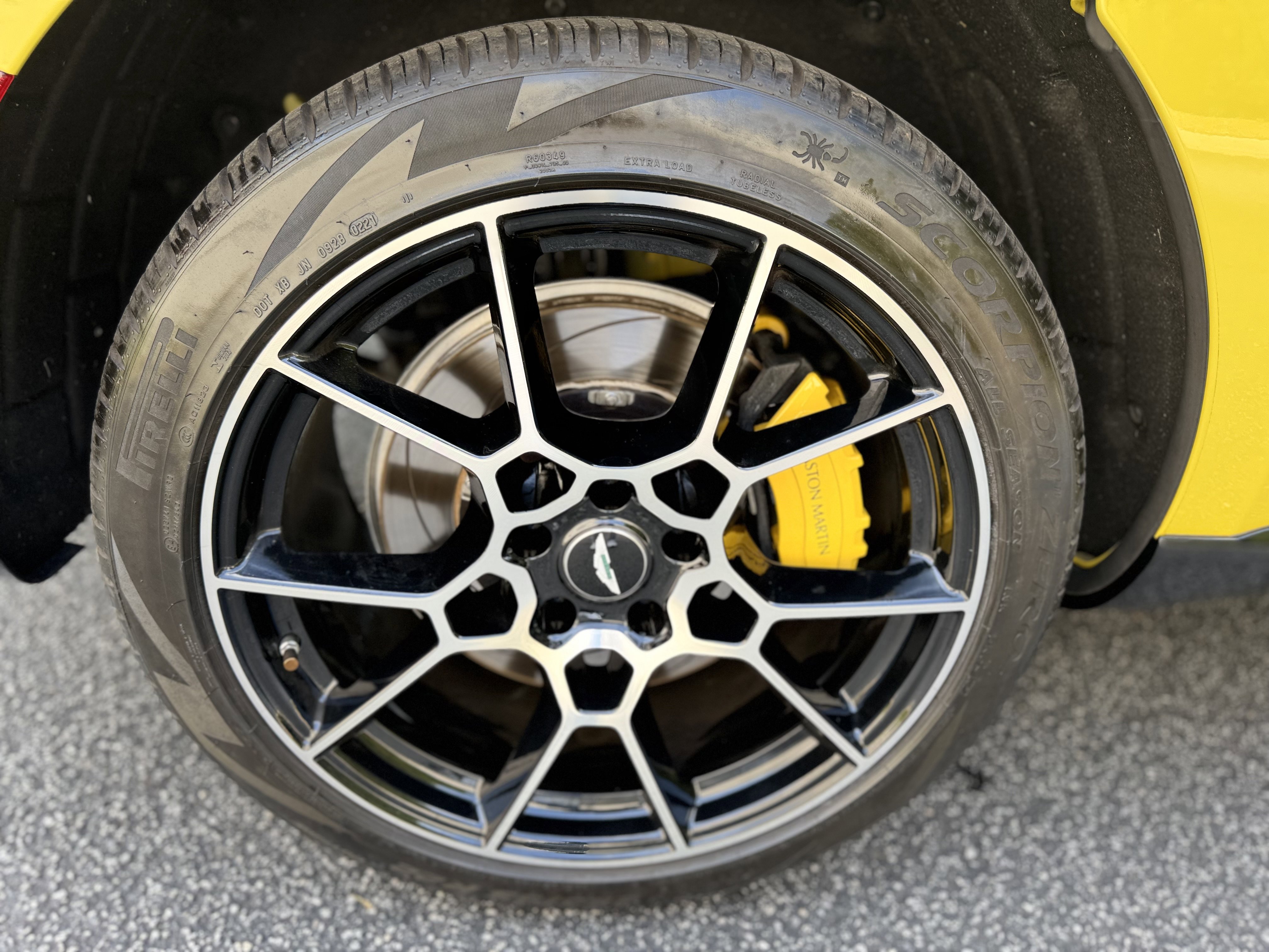 2021 Aston Martin DBX