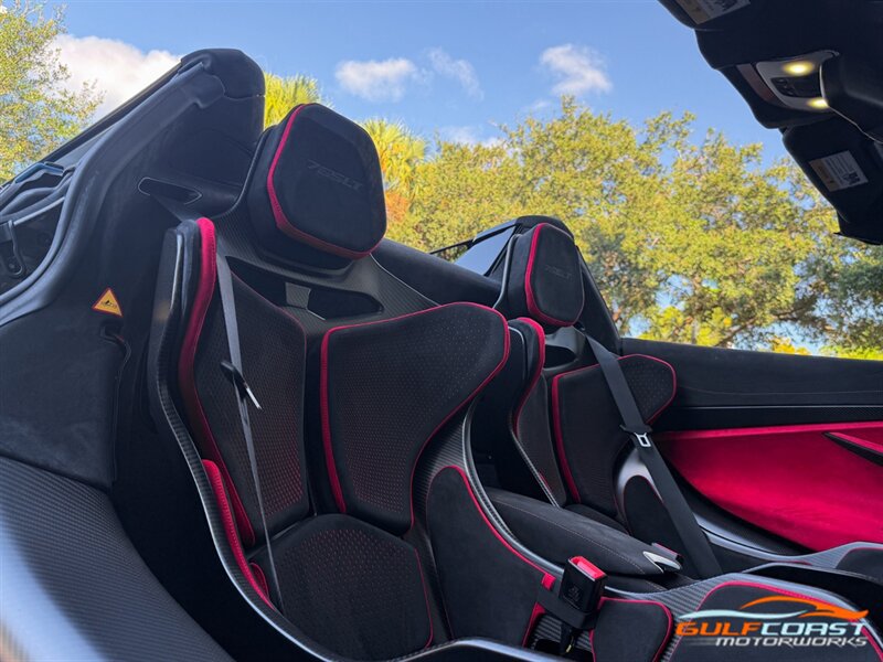 Used 2022 McLaren 765LT photo 33