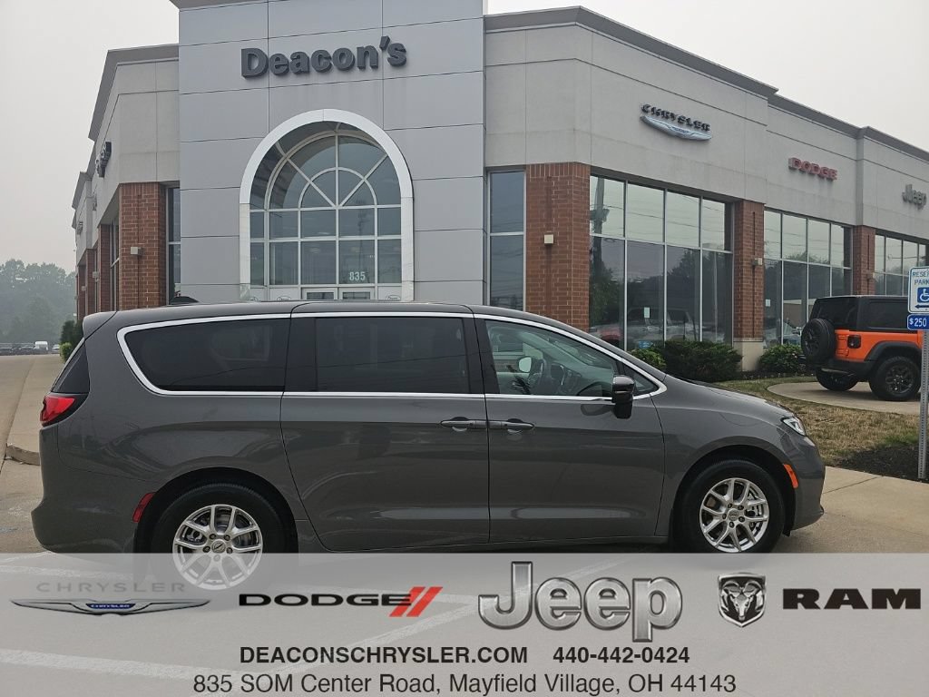 Used 2024 Chrysler Pacifica Touring-L
