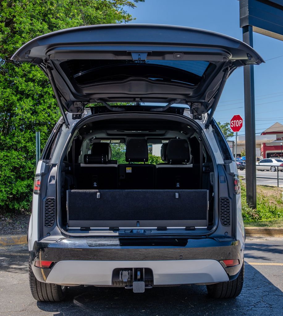 2023 Land Rover Discovery Metropolitan Edition