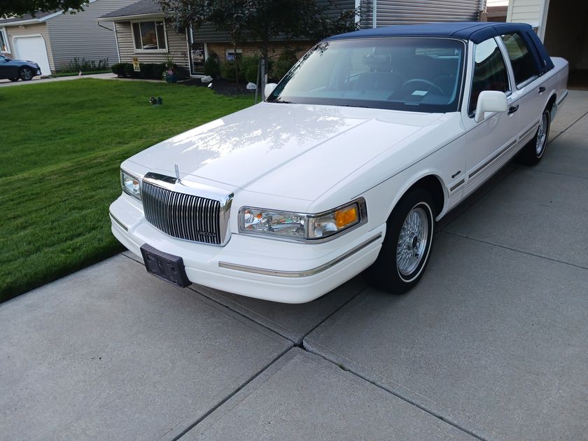 1997 Lincoln Town Car for Sale - Kelley Blue Book