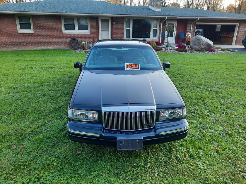 Used Lincoln Town Car for Sale Near Me in Youngstown, OH Autotrader